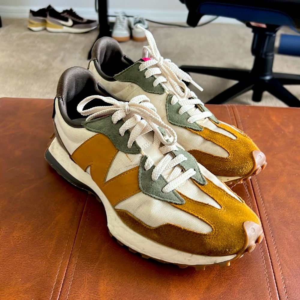 New Balance 327. Men’s 10.5